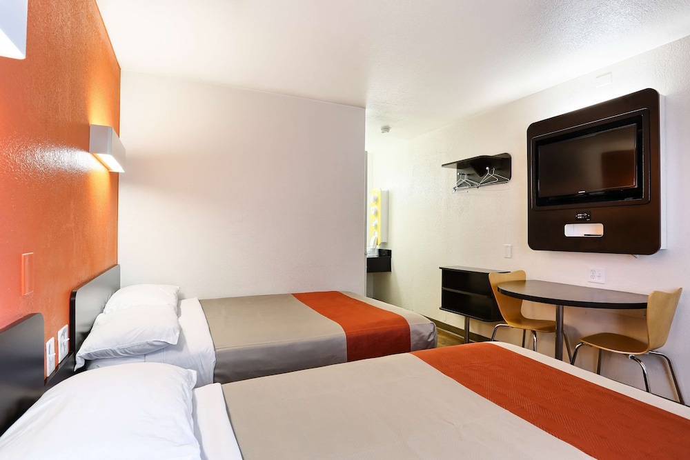 Super 8 by Wyndham Walnut Creek - photo 7