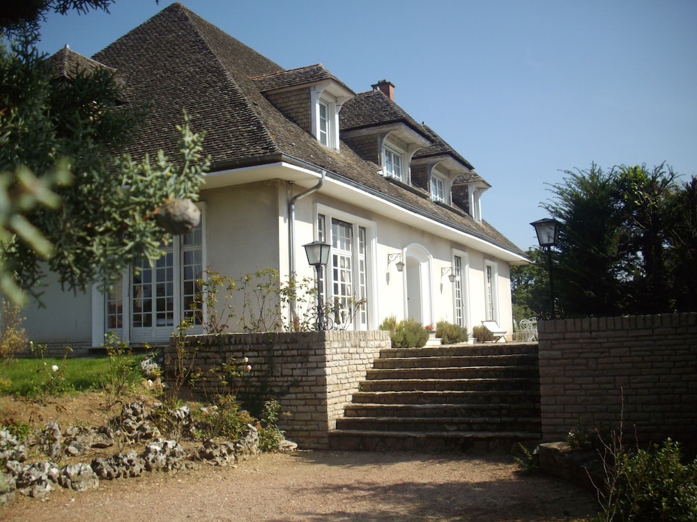 Le Clos Champagne Saint Nicolas in Beaune, France