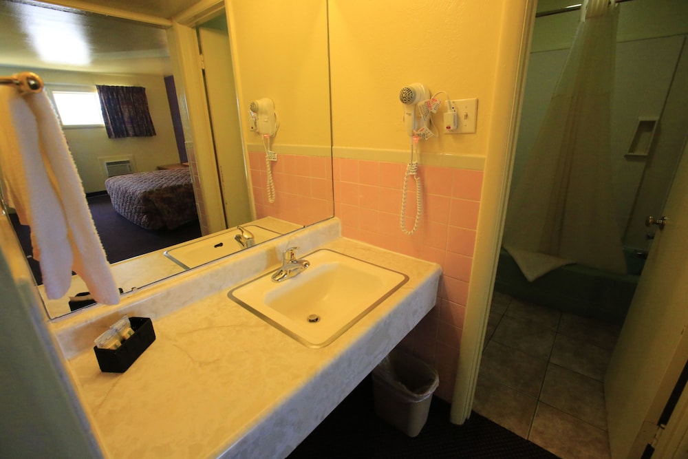 Shamrock Country Inn - photo 24