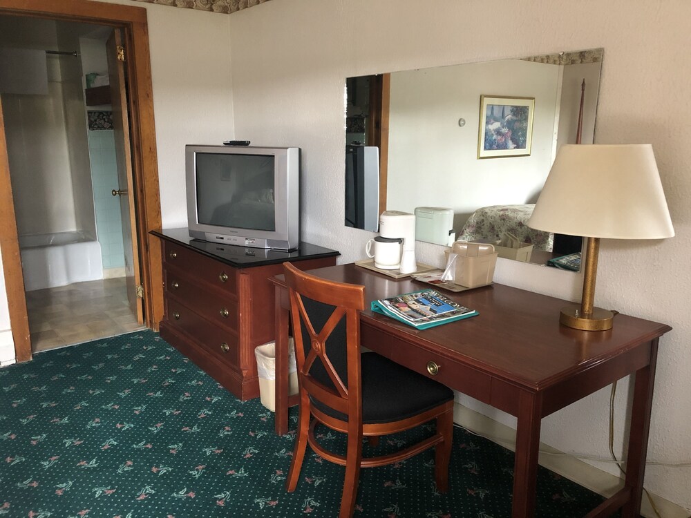 Gold Eagle Inn - photo 12
