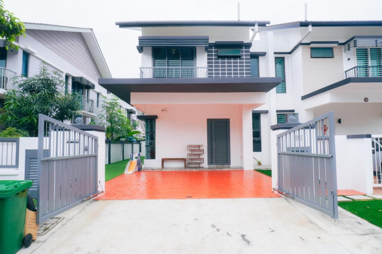 Rimbayu 4br 20guest#Eventhouse#Pooltable — 4-Star Luxury Hotel in Jenjarum, Malaysia