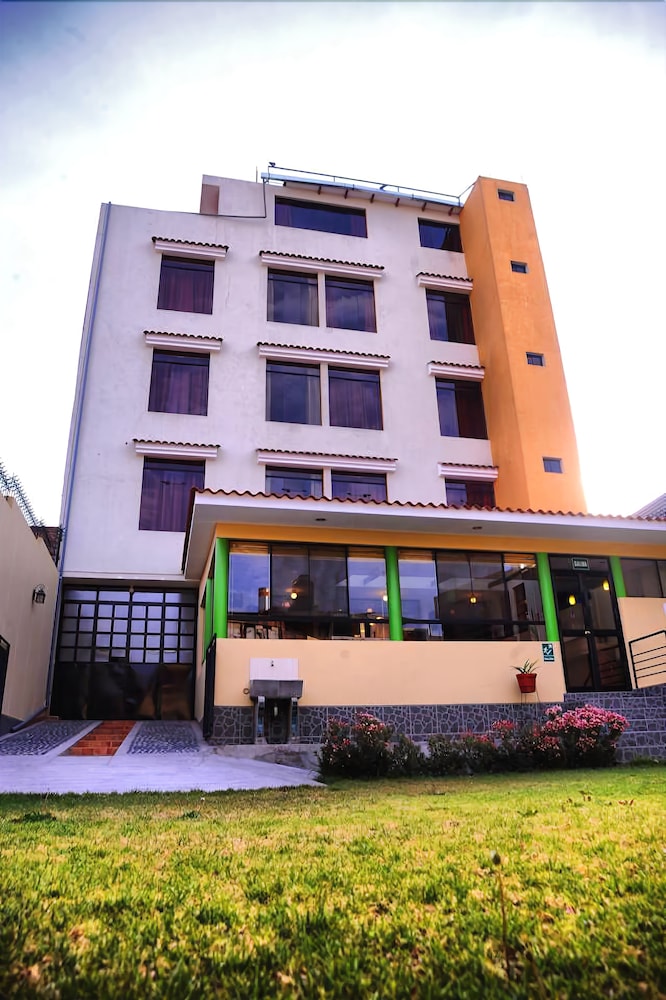 Tulipanes Hotel Aqp