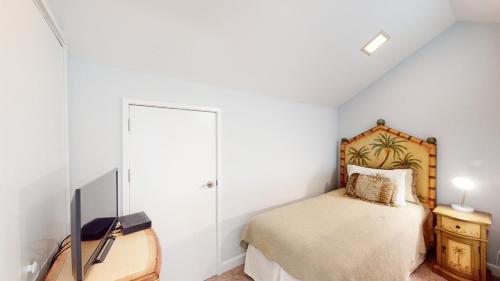 946 Inverness Village - photo 21