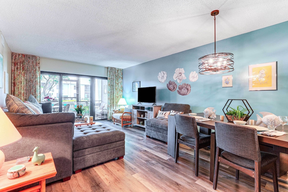 Condo w Patio & Resort Amenities in Fort Pierce in Fort Pierce, United States