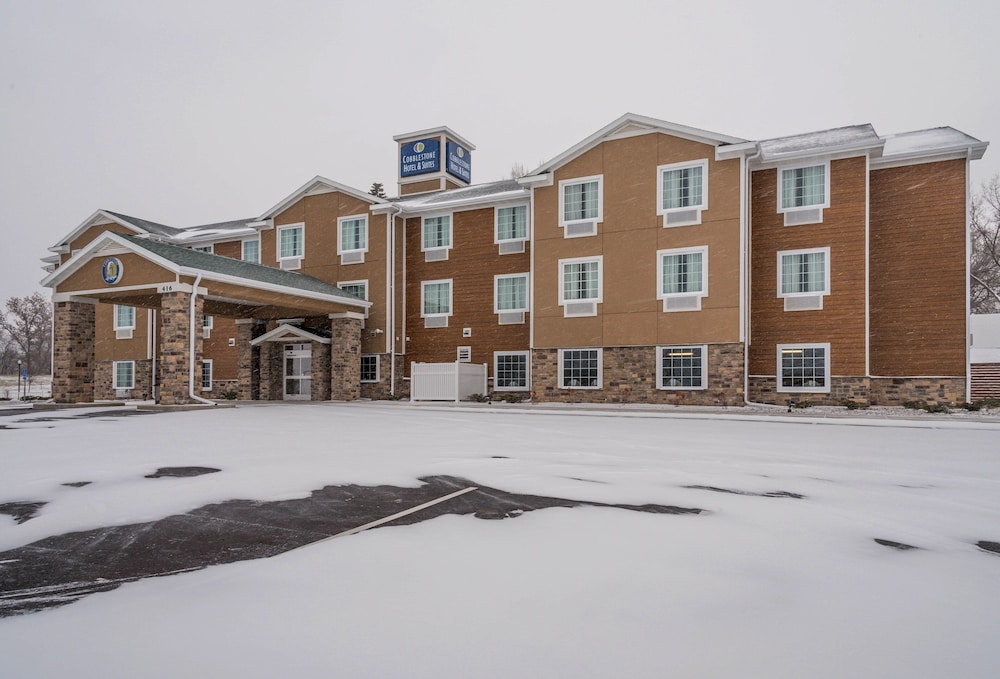 Cobblestone Hotel & Suites Hutchinson - featured photo