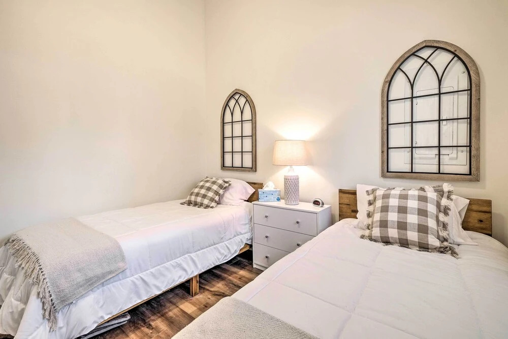 Waterfront Cottage with Private Beach and Deck — 4-Star Luxury Hotel in Colonial Beach, United States