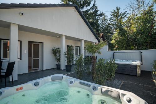 Balatonic Moon&Sun apartmanház — 4-Star Luxury Hotel in Siofok, Hungary