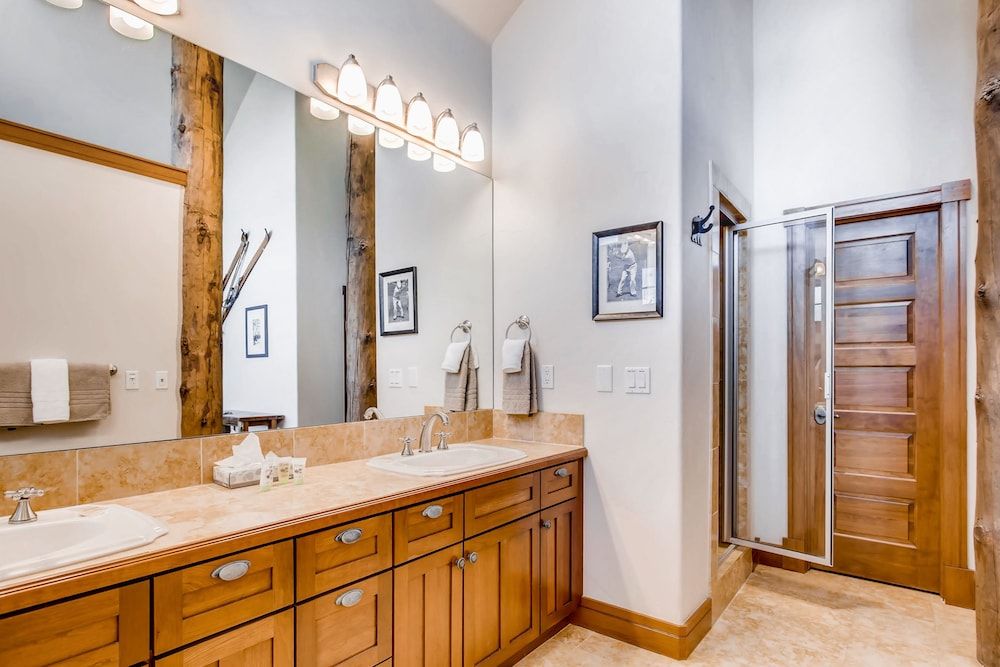 4BR Apres Ski & Golf Retreat with Hot Tub — 4-Star Luxury Hotel in Breckenridge, United States