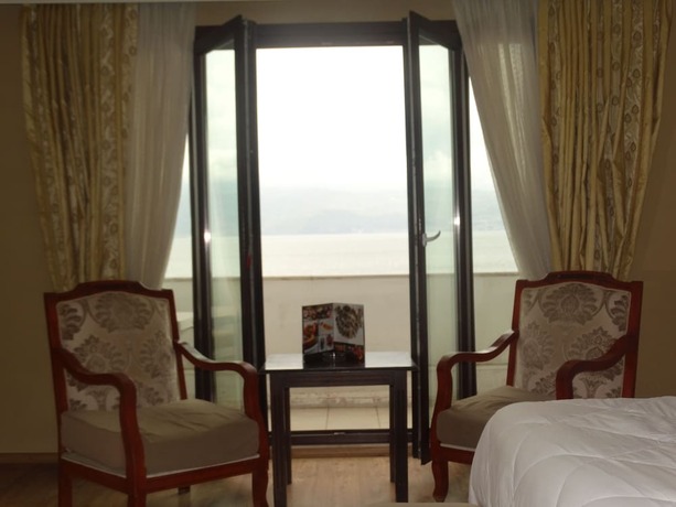 Yakamoz Otel — Tavsancil