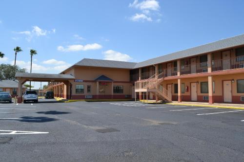 Deluxe Inn and Suites Weslaco - photo 19