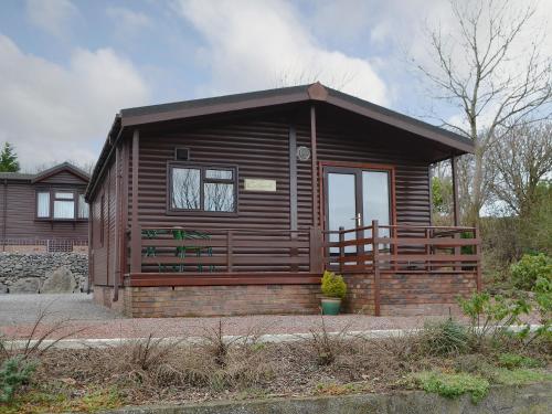 Catbank - carbon neutral hotel in Unknown City