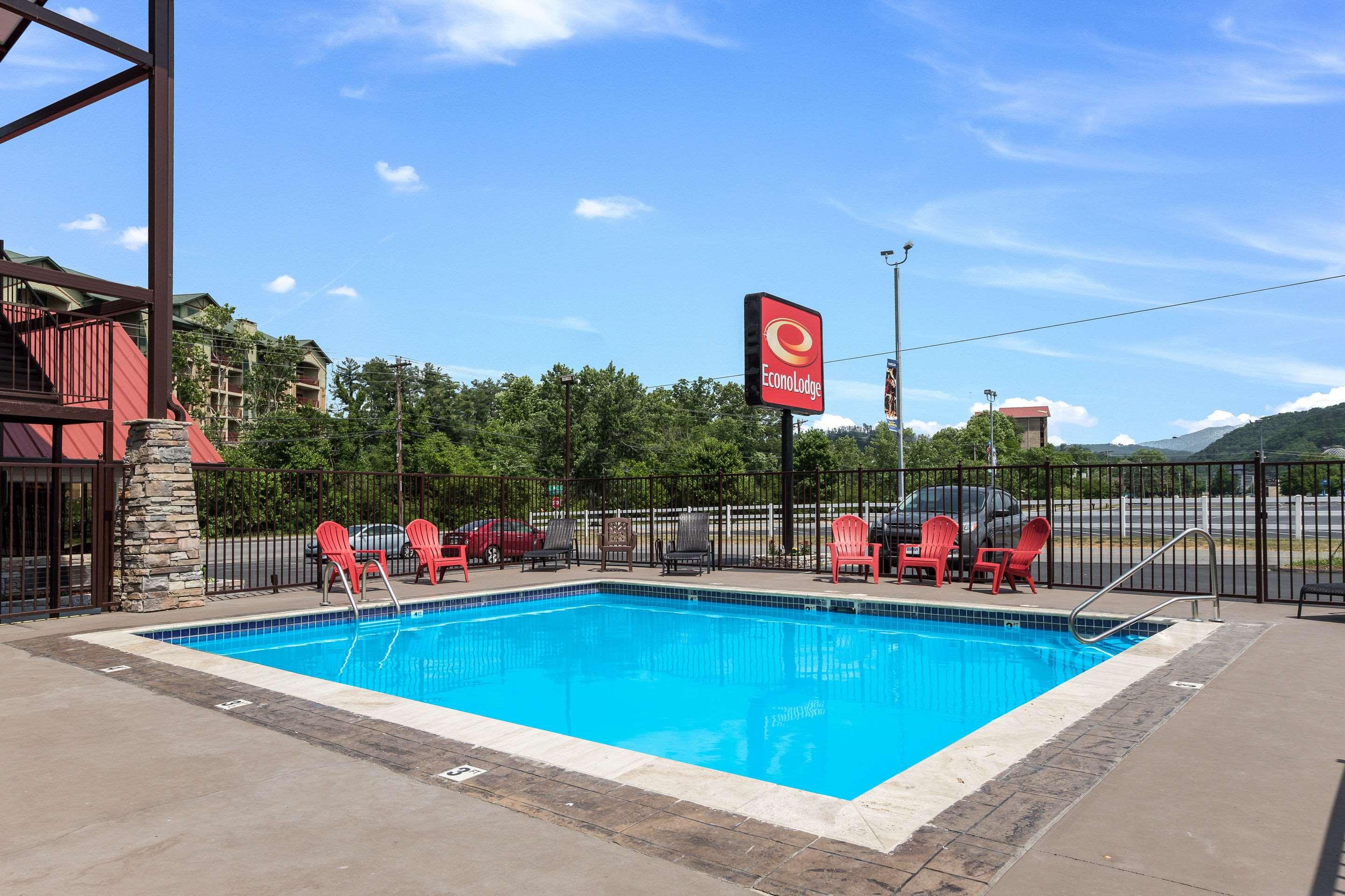 Econo Lodge Pigeon Forge TN - photo 40