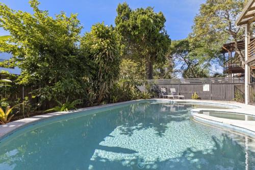 Generous Family Home with 4 Bedrooms Pool Pet Friendly — 4-Star Luxury Hotel in Sunshine Beach, Australia