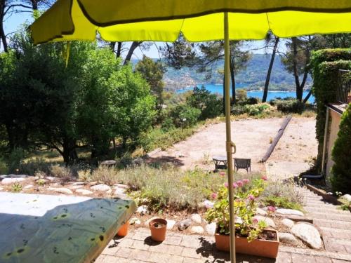 Panoramic lake view - carbon neutral hotel in Unknown City
