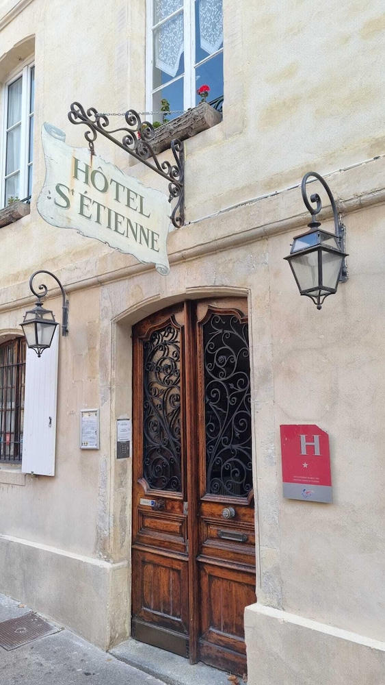 Hôtel Saint Etienne in Caen, France