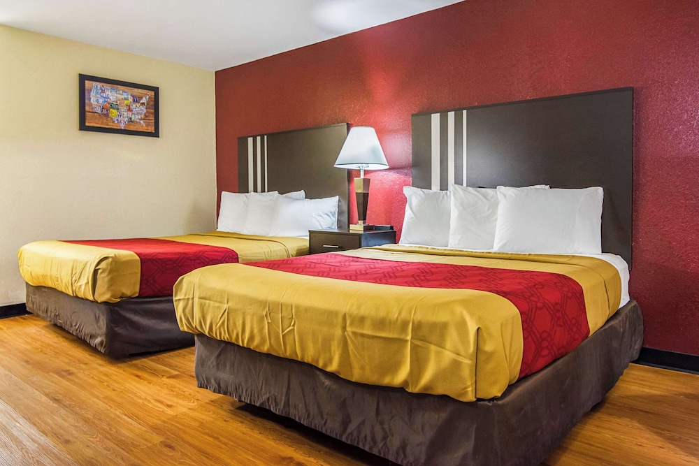 Econo Lodge Research Triangle Park - photo 17