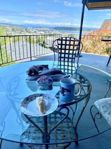 Mt. Baker View Harbor King Bed Fire Pit — Oak Harbor — photo 4