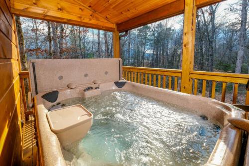Bearly Enough Time - carbon neutral hotel in Sevierville