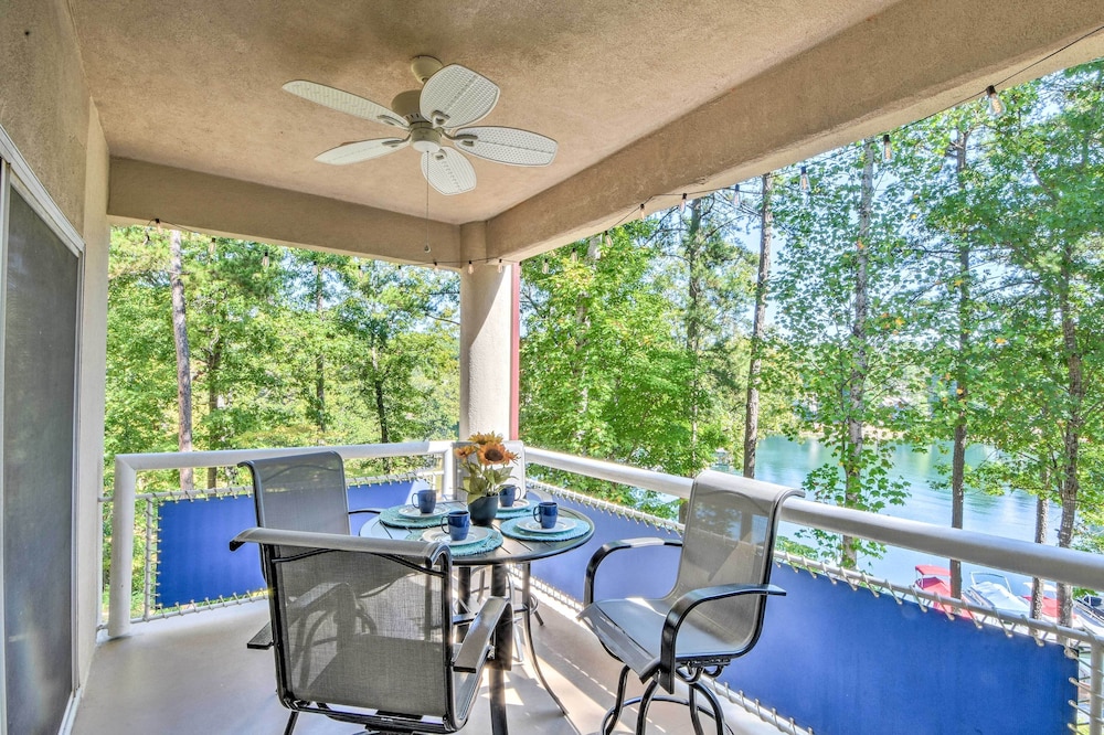 Views Pools and Marina Lake Keowee Condo — 4-Star Luxury Hotel in Salem, United States
