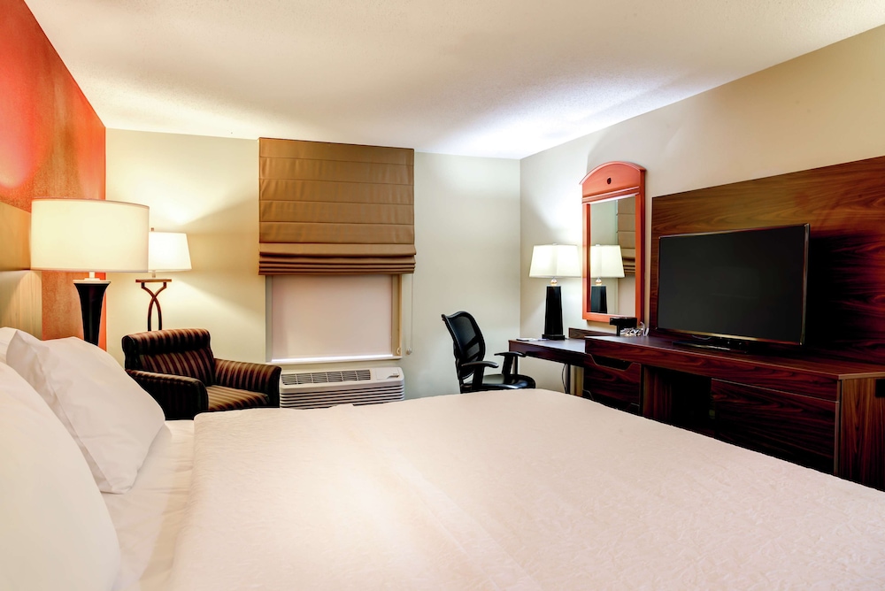 Hampton Inn St. Joseph - photo 7