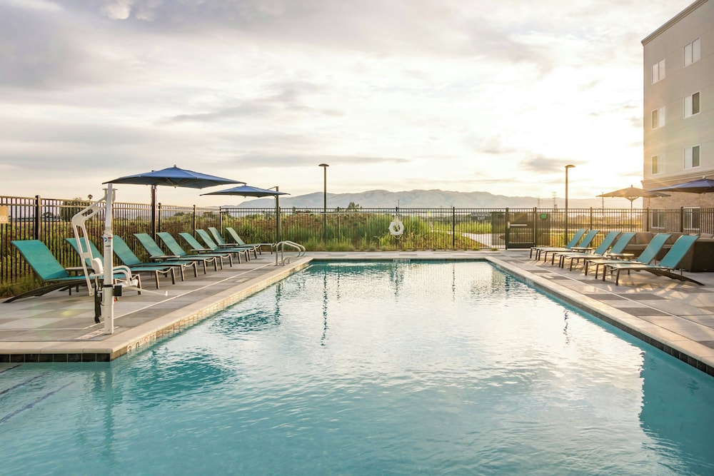 Fairfield Inn & Suites by Marriott San Jose North Silicon Valley - photo 21