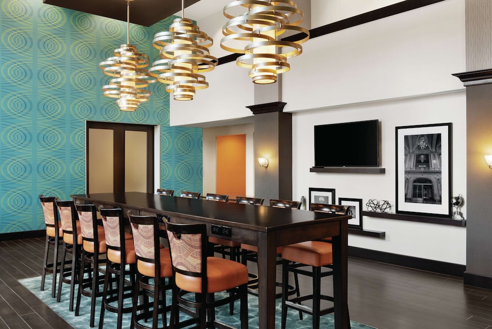 Hampton Inn & Suites Mishawaka South Bend at Heritage Square - photo 2