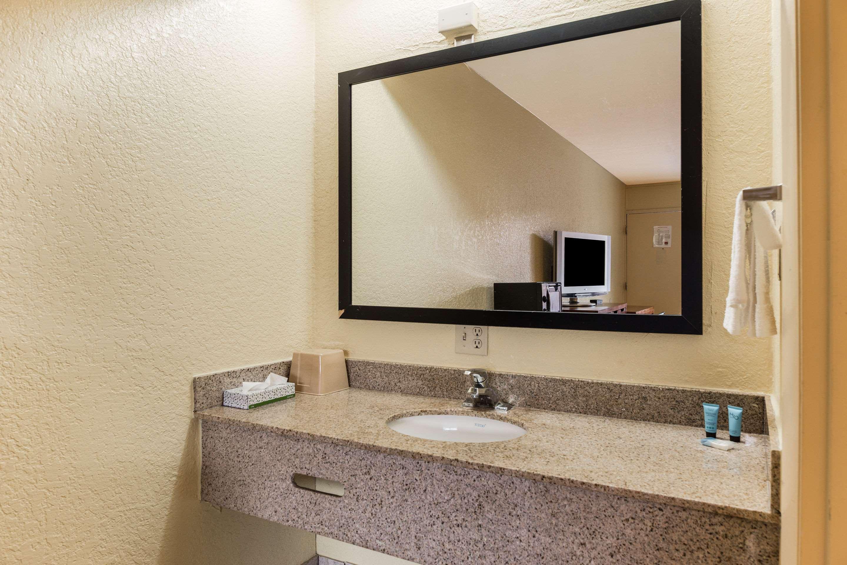 Econo Lodge Pigeon Forge TN - photo 19
