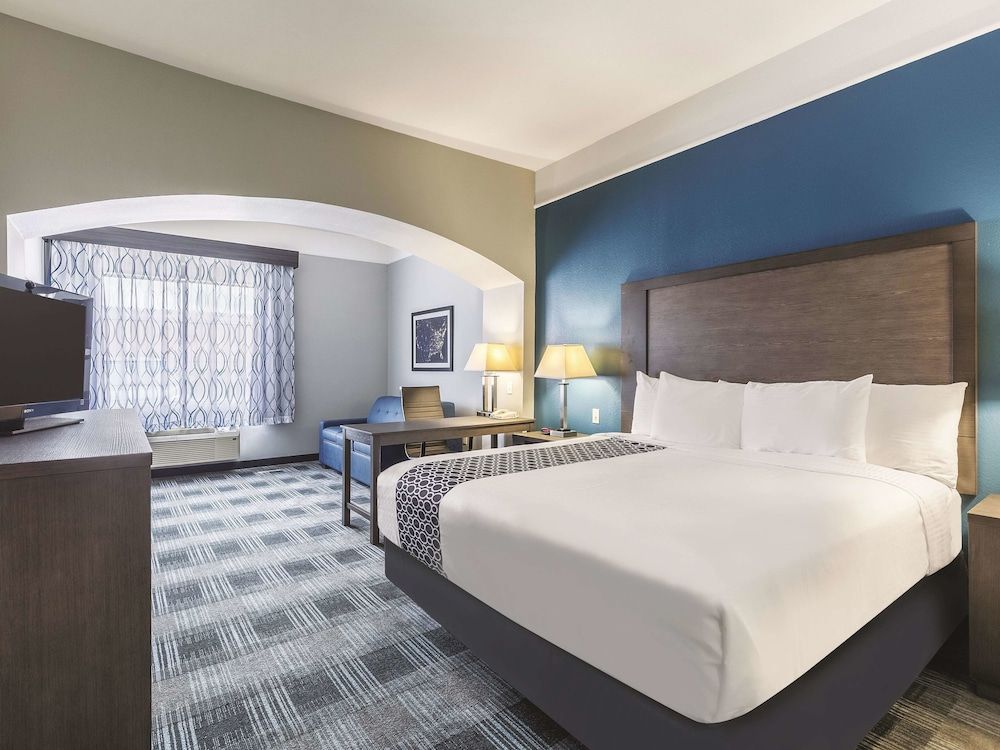 La Quinta Inn & Suites by Wyndham Houston Clear Lake NASA - photo 19