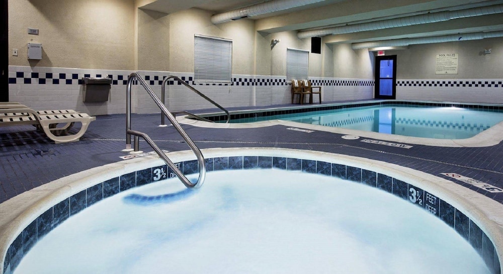 Hampton Inn Batavia - photo 23