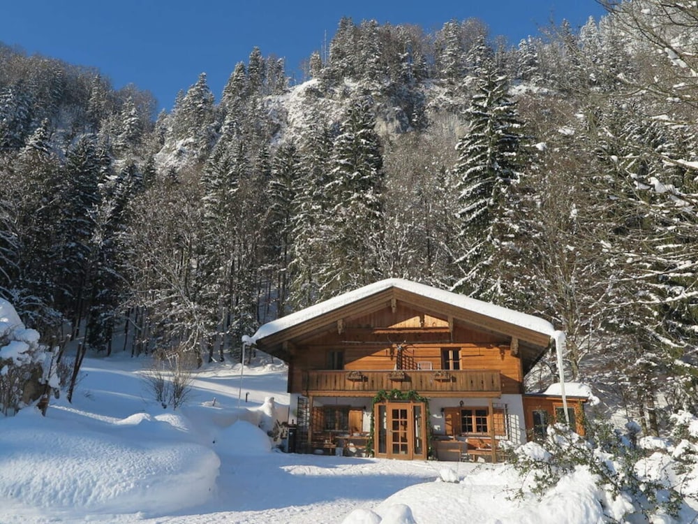 Waterval in het Huis Boshoek — 4-Star Luxury Hotel in Aschau Im Chiemgau, Germany