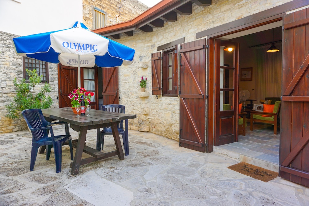 Omodos Village Houses — hotel in Limassol