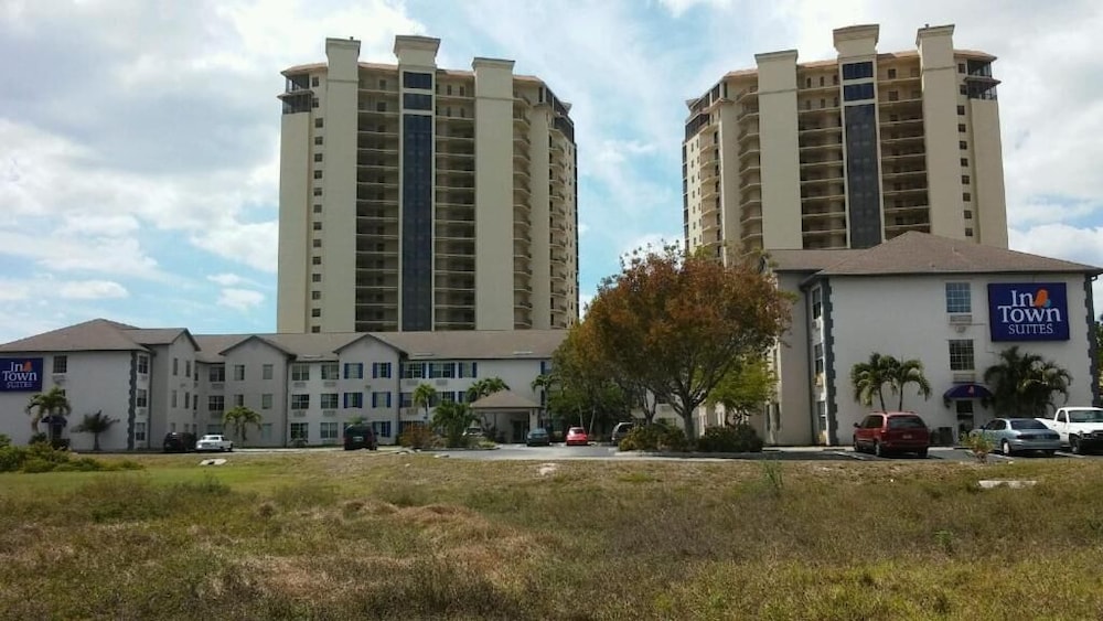 InTown Suites Extended Stay Fort Myers - photo 31