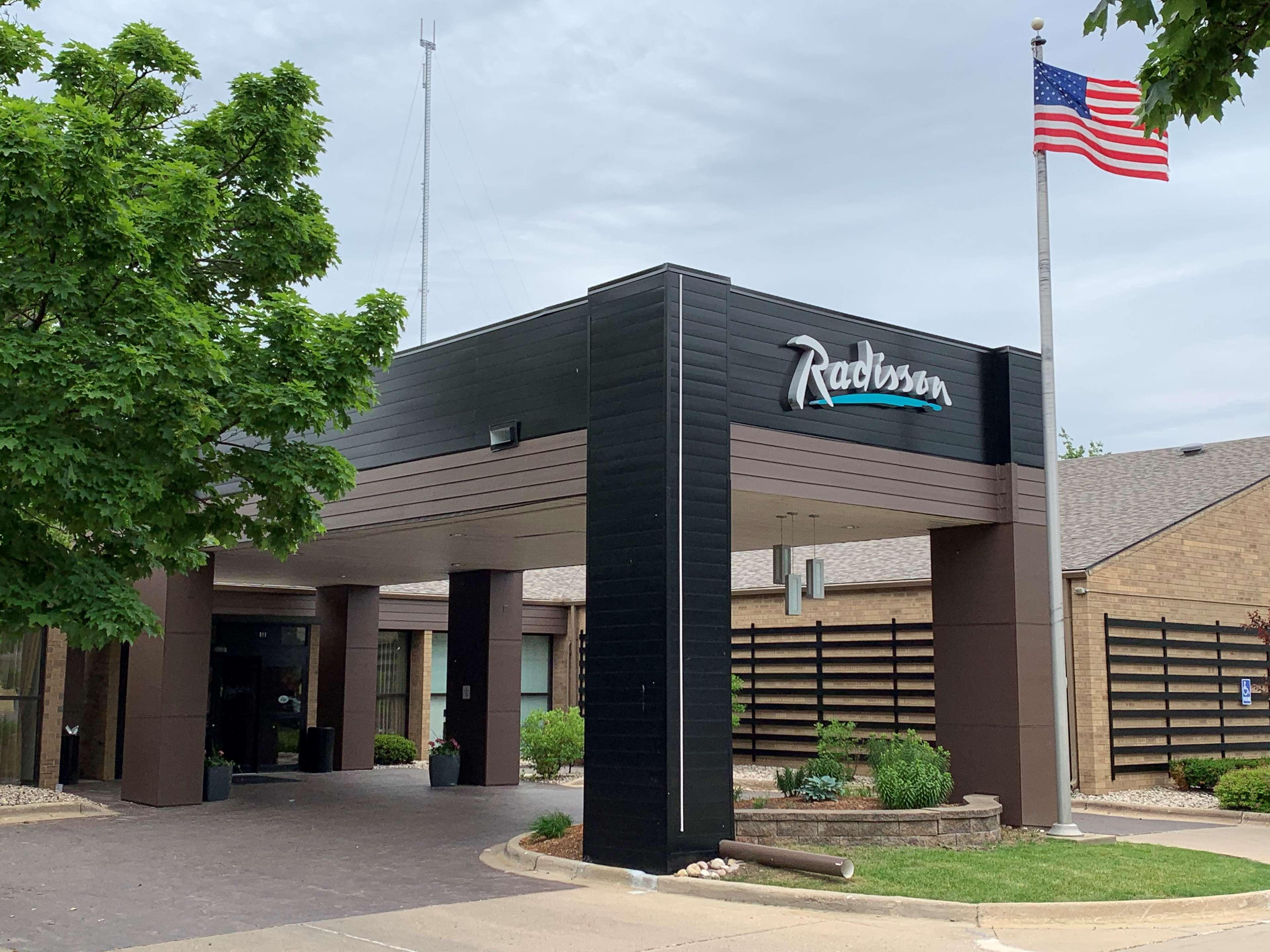 Radisson Hotel Madison - photo 2