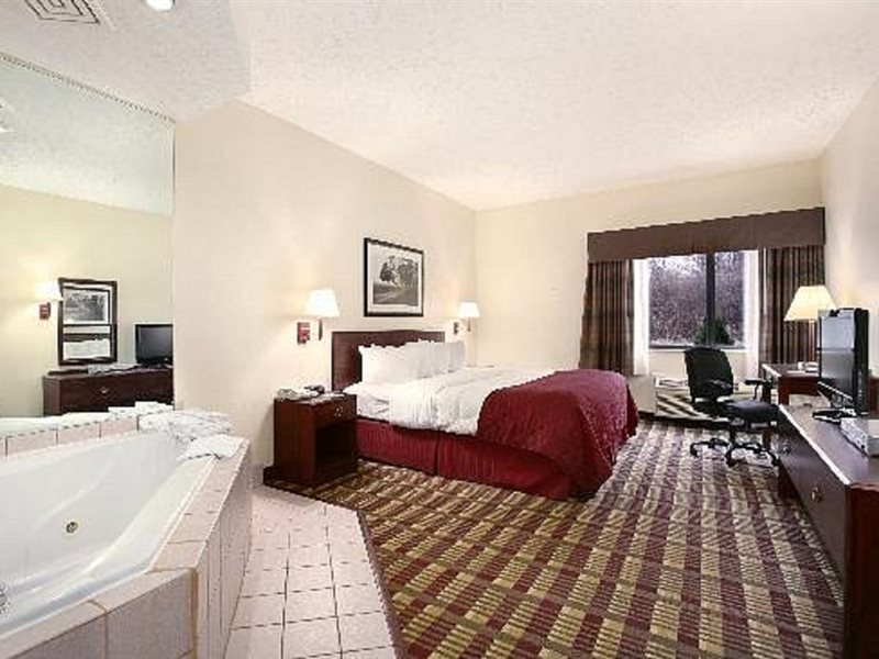 Baymont by Wyndham Boston Heights Hudson - photo 3