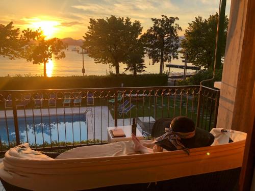 Apartments Rainer Front Lake — 4-Star Luxury Hotel in Bardolino, Italy