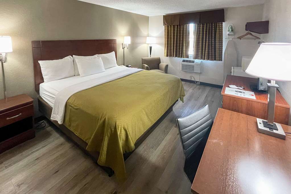 Econo Lodge Cartersville Emerson Lake Point - photo 9