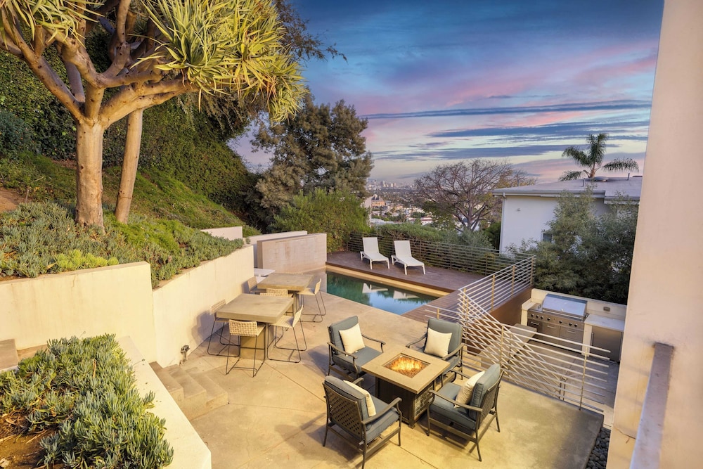 Kings Road West Hollywood Luxury Pool Views Firepit Modern Design — West Hollywood