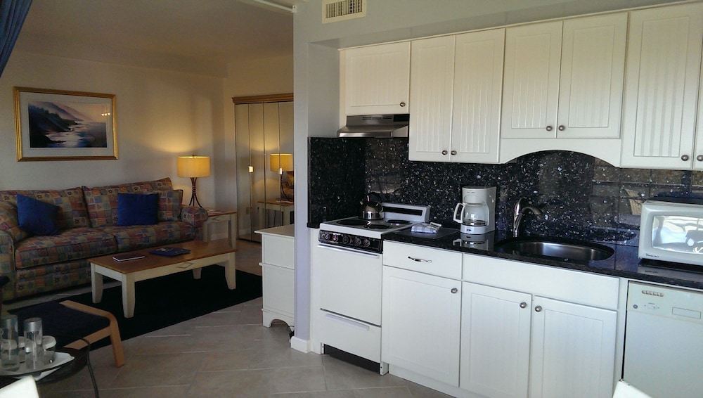 Montauk Manor - photo 25