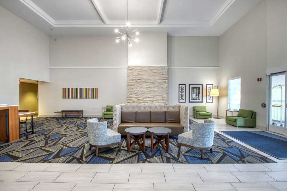 Holiday Inn Express Hotel & Suites Oshkosh by IHG - photo 8