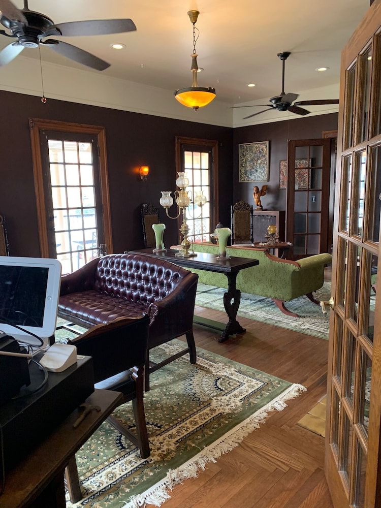 The Hygrade Inn - photo 5