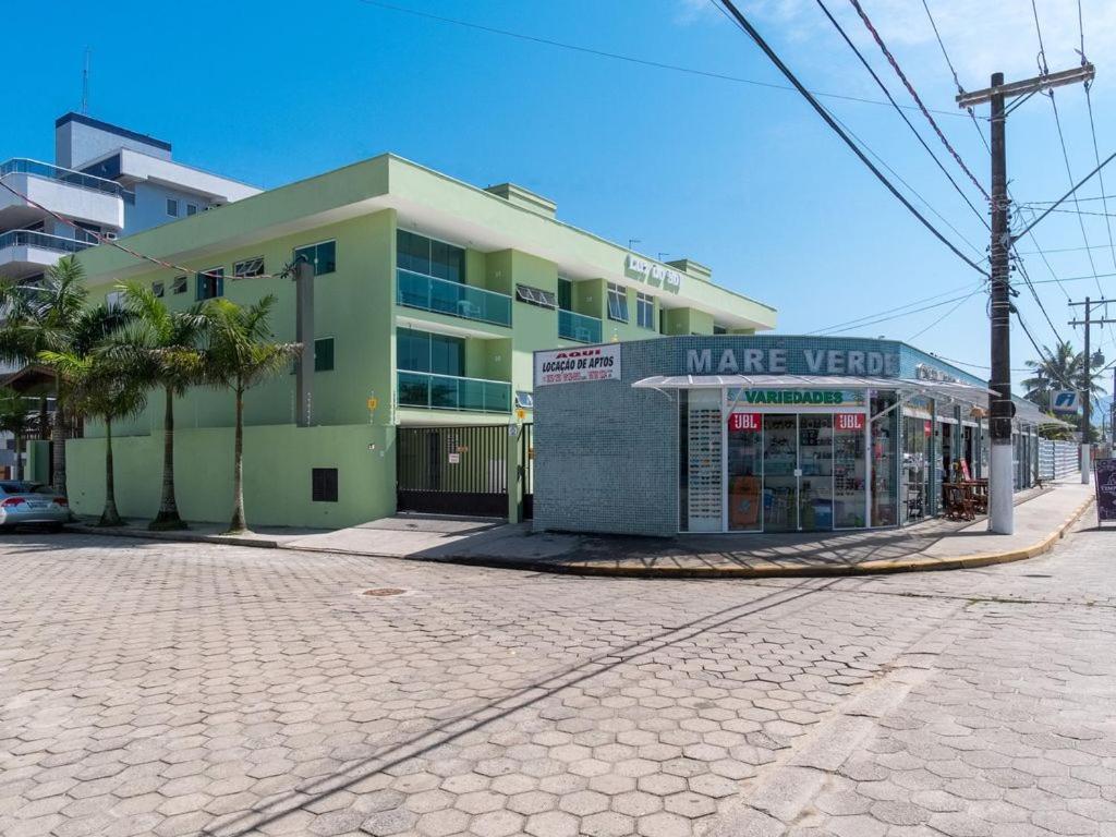 Apartamento com ar condicionado e Wi fi frente mar 02 dormitórios Edifício Luz do Sol — 4-Star Luxury Hotel in Ubatuba, Brasil