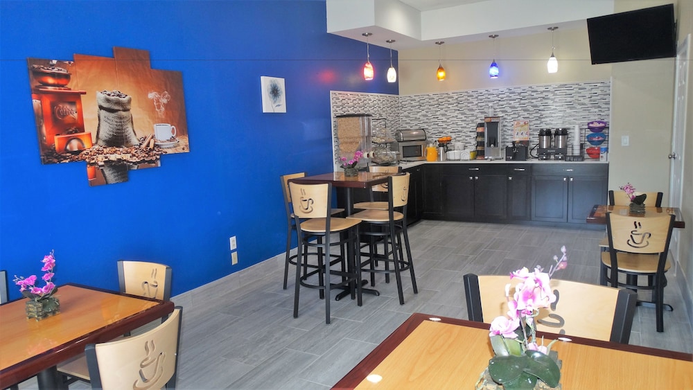 Oak Tree Inn & Suites - photo 29