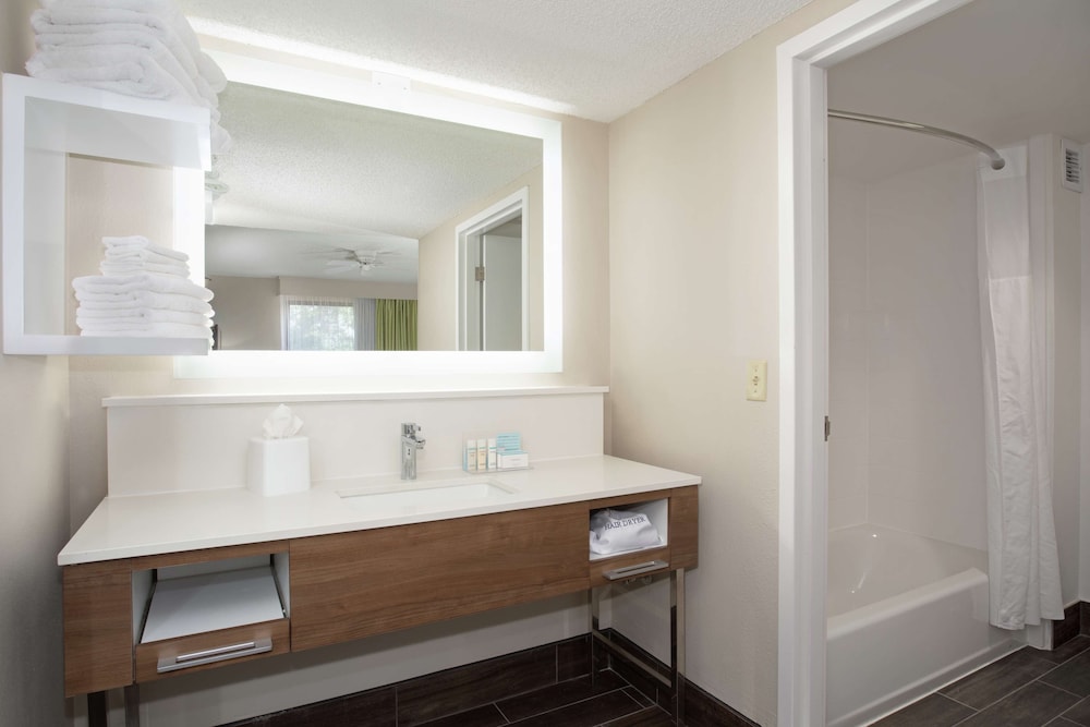 Hampton Inn & Suites Kansas City Merriam - photo 33