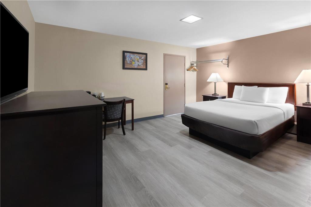 Baymont by Wyndham Iron Mountain - photo 11