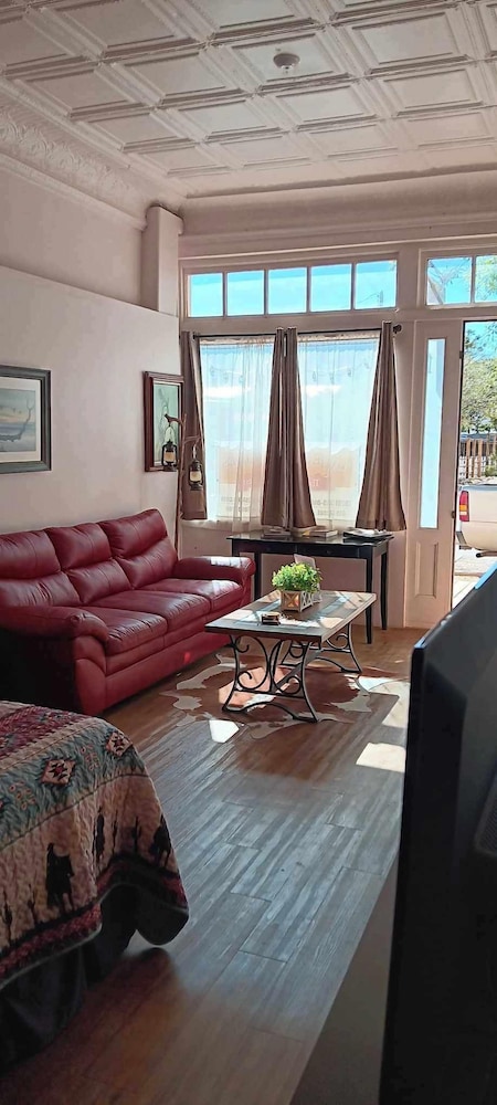 Katie's Cozy Suites - photo 13