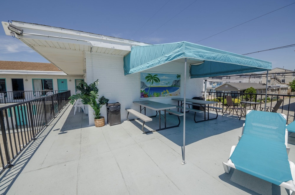 Surf Comber Motel - photo 28