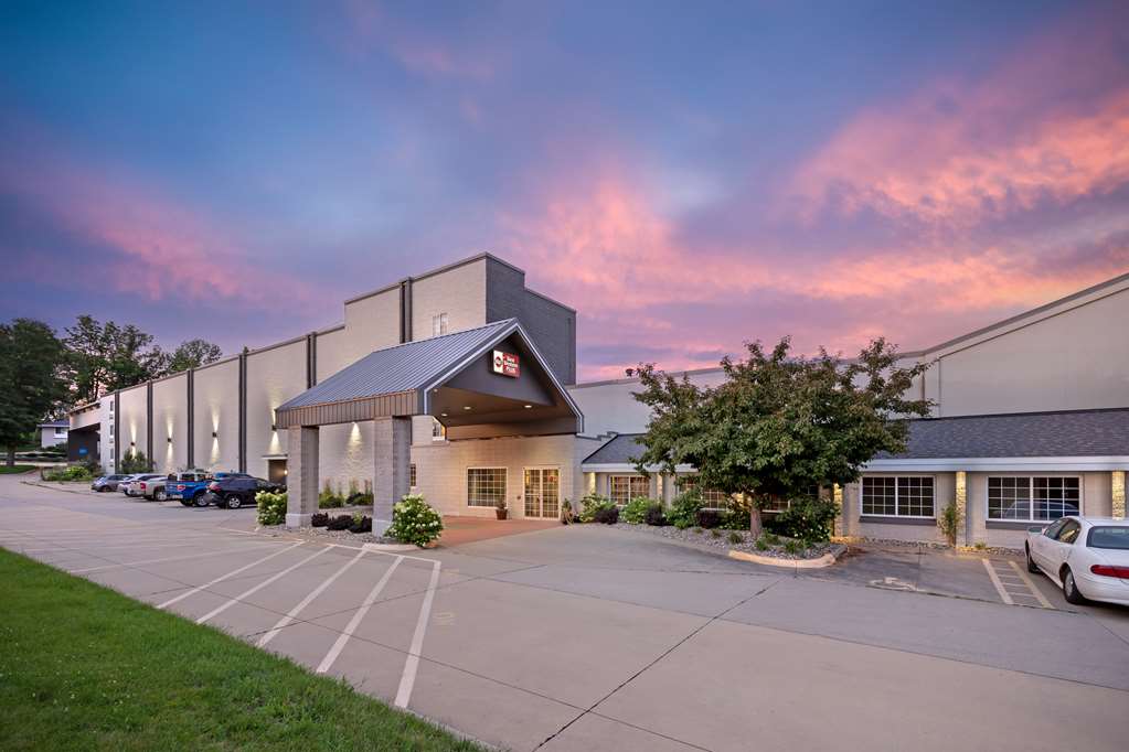 Best Western Plus Longbranch Hotel Convention Center — Cedar Rapids