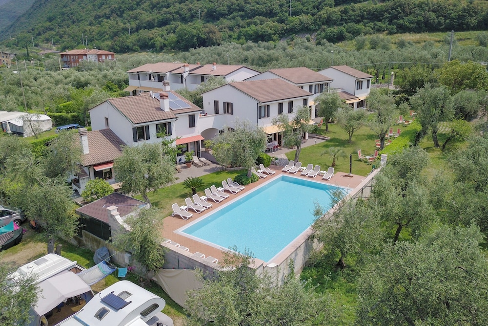 Hotel Residence Alesi — 4-Star Luxury Hotel in Malcesine, Italy