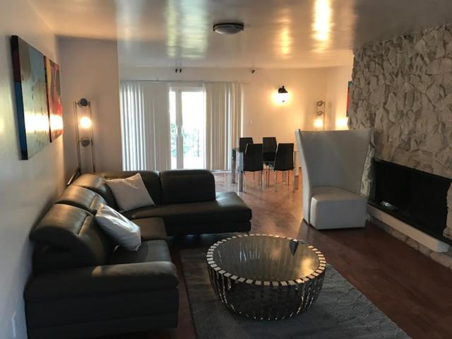 4 bedroom and 3 bath home close to universal studio and Hollywood — 4-Star Luxury Hotel in Sherman Oaks, United States