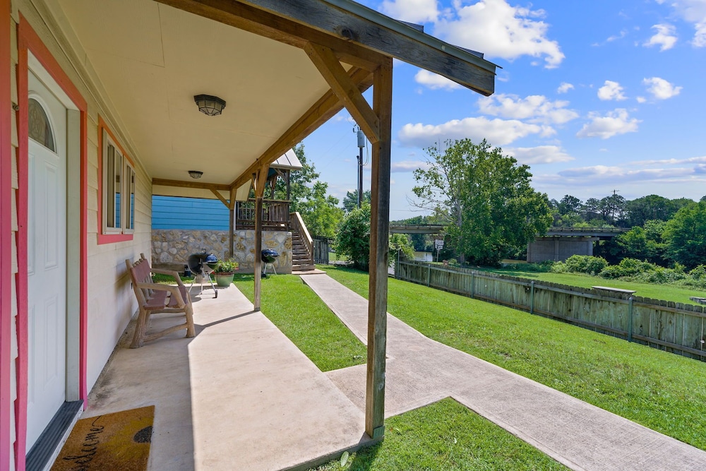 Blanco Riverside Cottages & RV - photo 32